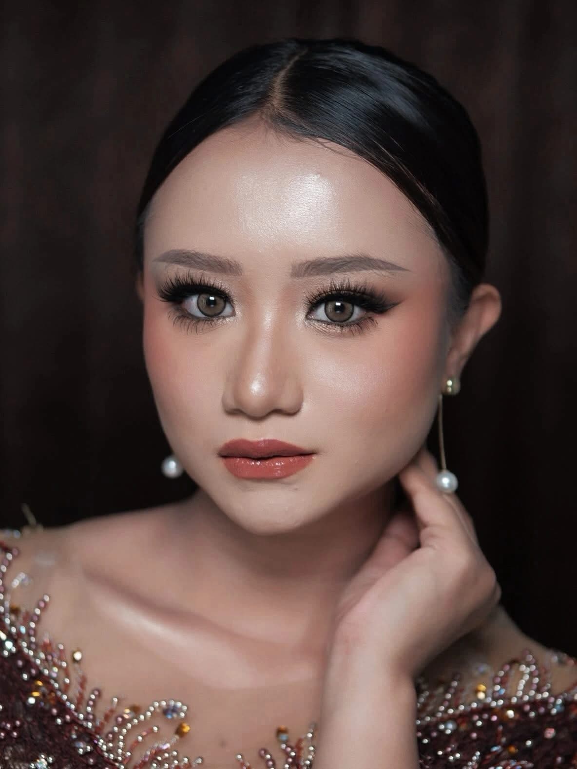 Makeup pesta elegan